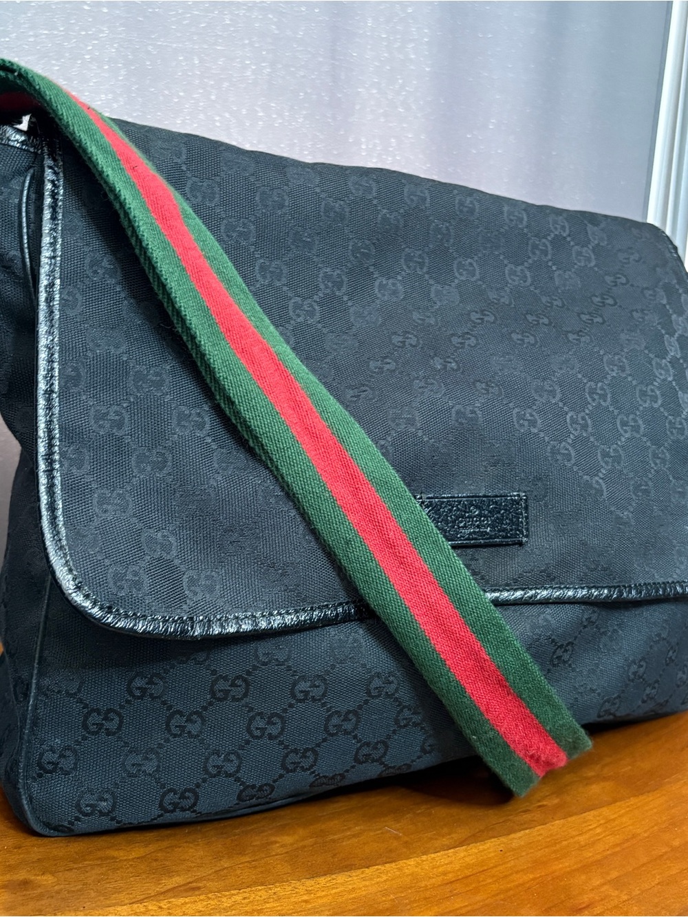 Gucci Black Messenger Bag with Green-Red Web Strap - Picture 2 of 11